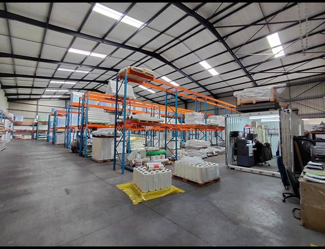 2,099M² WAREHOUSE TO LET IN CLAYVILLE